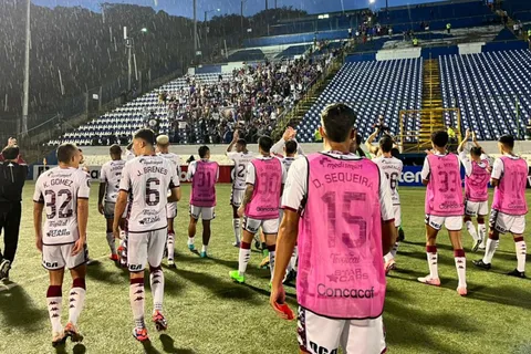 Saprissa quiere traer un delantero desde argentina.