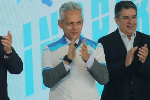 La Fenafuth presentó a Reinaldo Rueda como nuevo entrenador de Honduras