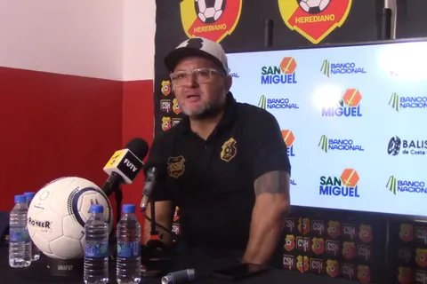 Jafet Soto molesto con el fútbol actual en Costa Rica.