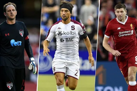 ¡Increíble postal! Christian Bolaños comparte foto con Steven Gerrard y Rogerio Ceni