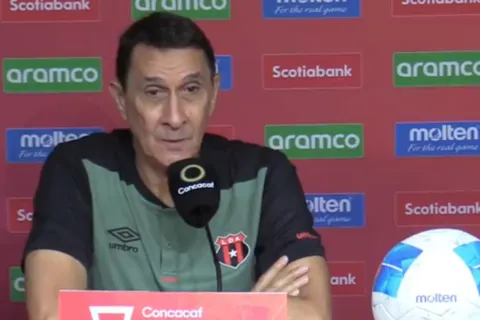 Alexandre Guimaraes habló antes de enfrentar a Comunicaciones.