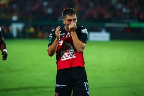 Carlos Mora habló sobre su salida de Alajuelense. (Foto: ESPN)