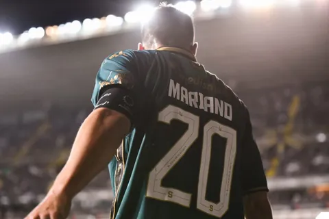 Mariano Torres preocupa a los morados.