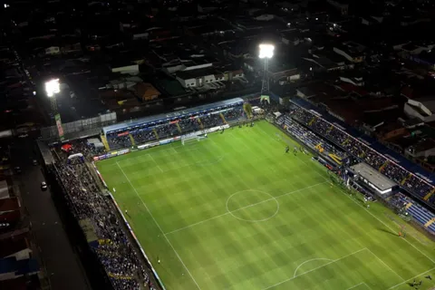 El Fello Meza, estadio de la ida entre Cartaginés y Olimpia.