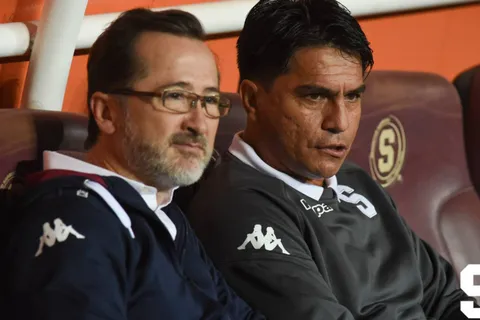 Juan Carlos Rojas elige el bando de Vladimir Quesada contra Sergio Gila en Saprissa