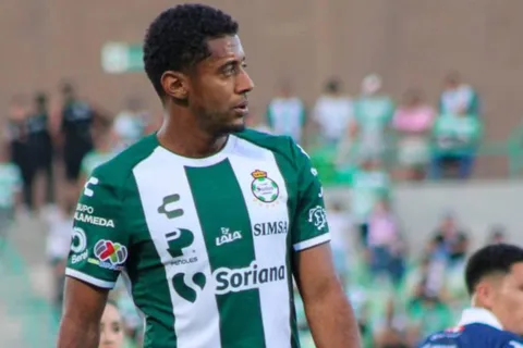 Choco Lozano sucumbe ante Coco Carrasquilla y podría venir la sentencia de Santos Laguna