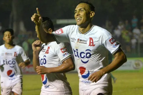 ¡Increíble! Raúl Peñaranda dejó Alianza y se unió a FAS