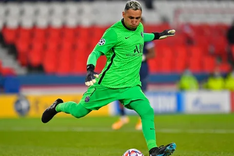Keylor Navas llegó a 50 partidos con el PSG