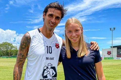 Bryan Ruiz sigue siendo ídolo en Países Bajos hasta para las nuevas generaciones