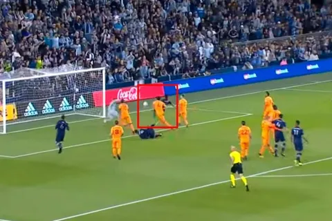 Roger Espinoza anota en goleada de Kansas City