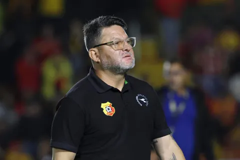 "Las decisiones las toman ellos": Jafet Soto estalla una impensada interna en Herediano