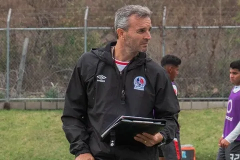 Acusan a futbolistas de conspirar contra Pablo Lavallén