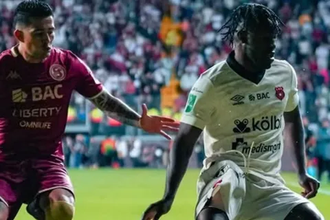 Mientras Santiago Van der Putten fue la figura de Alajuelense ante Saprissa, este fue el peor jugador del clásico según Sofascore