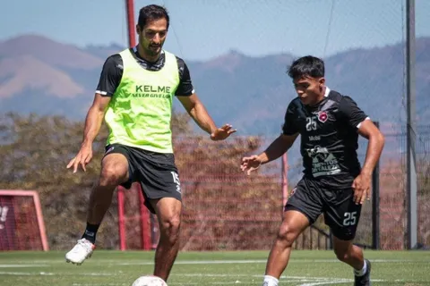 Celso Borges se recuperó y volvió a La Selección este lunes