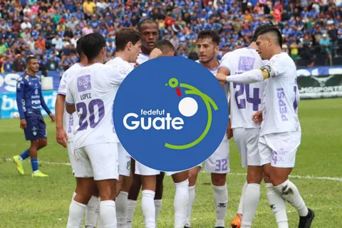 "Complicidad": denuncian el negocio en común de Comunicaciones con la Selección en Guatemala.