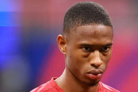 Edgardo Fariña con la camisa de la Selección de Panamá.