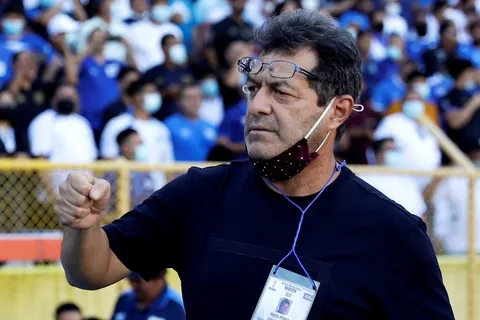 Hugo Pérez pidió amistosos y una gira por Asia para la Selección de El Salvador