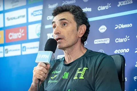 Molina, DT de Honduras.