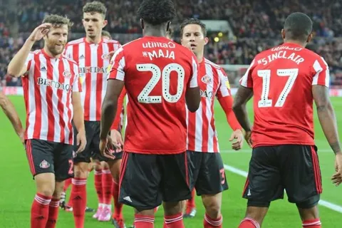 Bryan Oviedo fue expulsado en nuevo empate de Sunderland