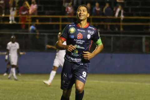 Álvaro Saborío y la historia se abrazaron este sábado