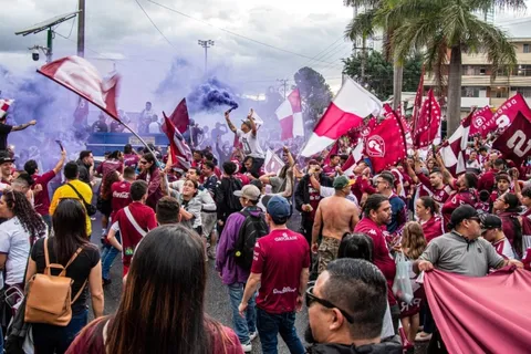 Un renovado y fortalecido Saprissa inicia hoy el camino hacia la 37