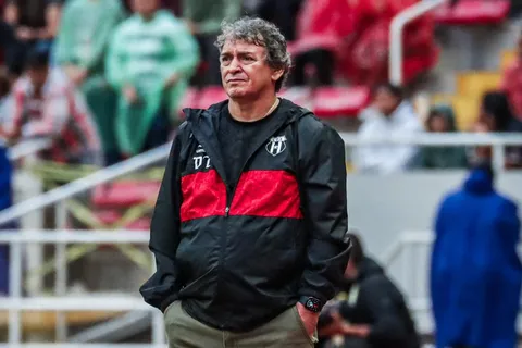 Machillo Ramírez continúa con su limpieza.