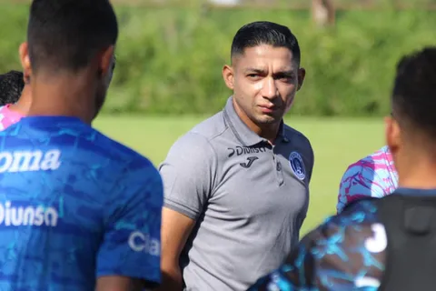 Emilio Izaguirre vuelve a Motagua tras retirarse del fútbol