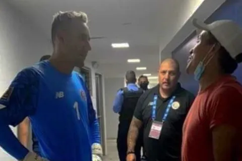 Rambo León asegura que le hubiera anotado el tiro libre a Keylor