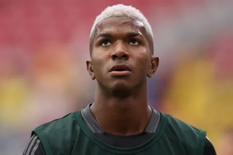 Jeyland Mitchell rumbo a la élite de Europa: Fabrizio Romano reveló una oferta de 5 millones de euros