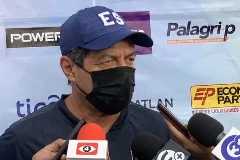 Hugo Pérez espera que El Salvador le compita a Chile