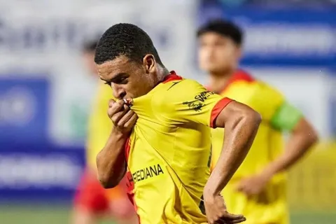 Elogios para Jewison Bennette: "Se lo merece y tiene capacidad para triunfar en Sunderland"