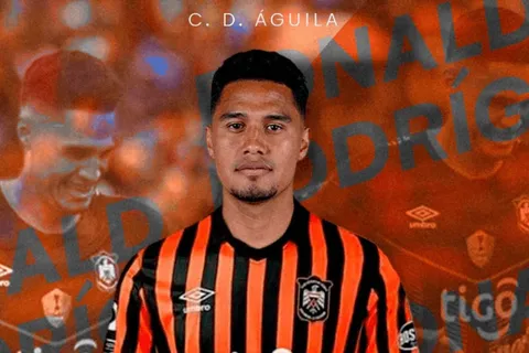 El Salvador: Ronald Rodríguez regresa al CD Águila