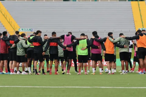 Líder de Alajuelense hace retumbar el vestuario: "No queremos morir en la orilla"