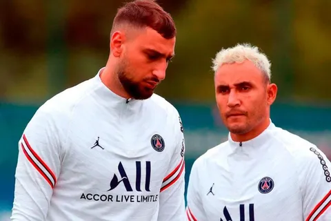 Representante de Gianluigi Donnarumma asegura que Keylor Navas será suplente