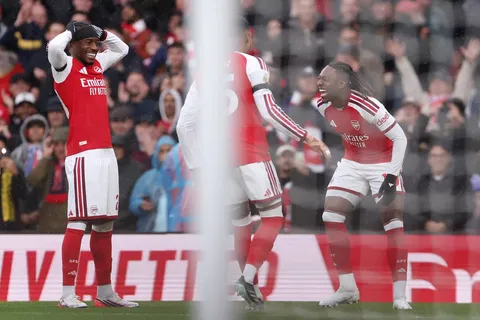 Arsenal venció 2-0 a Everton con goles de Konsa y Gabriel: resumen del partido por la Premier League