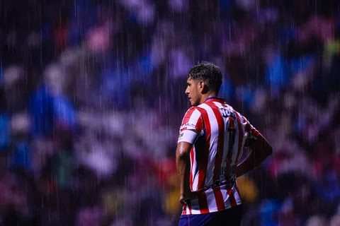 El error de Luis Romo que abrió el triunfo 2-0 de Querétaro ante Chivas