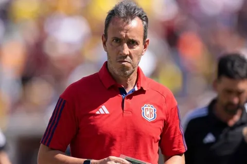 Fernando Batista pasó la escoba en la Sele.