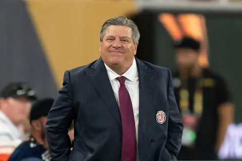 Miguel Herrera recibe una gran noticia.