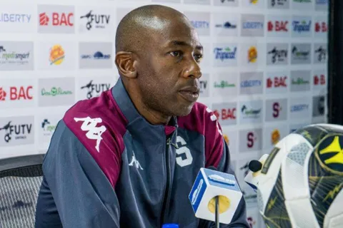 Paulo Wanchope en conferencia de prensa.