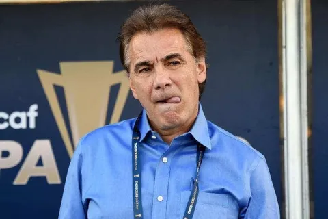 De los Cobos se defiende: "Esta no es la realidad de nuestra selección"