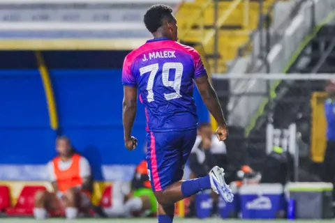 Cumplió condena por homicidio y ahora es el goleador del fútbol de Costa Rica, pero su pasado no lo deja en paz: "Les quitaste la vida"