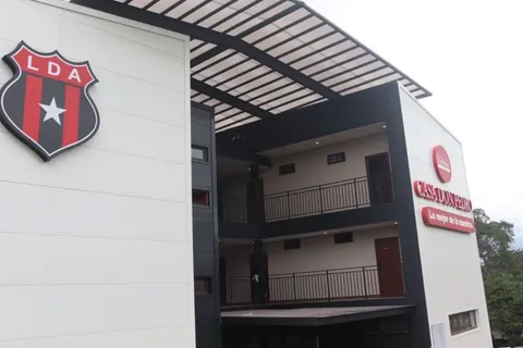 ¿Está el Saprissa copiando la fórmula de Alajuelense?