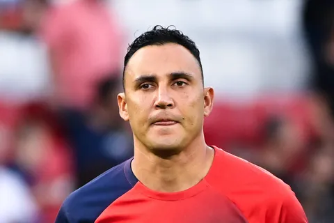 Futuro en duda: la súplica de Keylor Navas en el peor momento