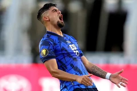 Jairo Henríquez no fue citado a los entrenamientos de El Salvador. (Foto: Getty Images)