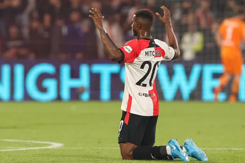 €40 millones: Jeyland Mitchell se mete en un negocio que sorprende al mercado de fichajes en Europa