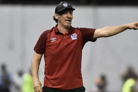 Pedro Troglio busca romper un récord con Olimpia