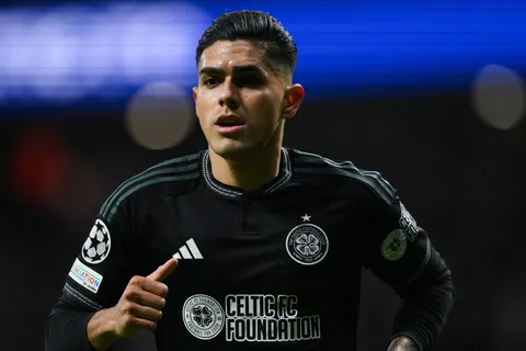 Luis Palma con la camisa del Celtic.