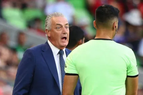 Gustavo Alfaro tiene que intentar convencer a un nuevo dirigido. (Foto: Getty Images)
