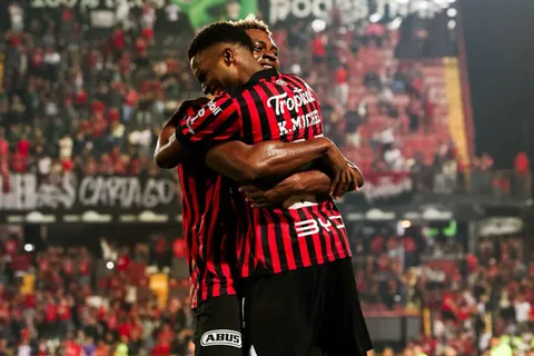 Alajuelense le saca una gran ventaja a Saprissa. (Foto: LDA)