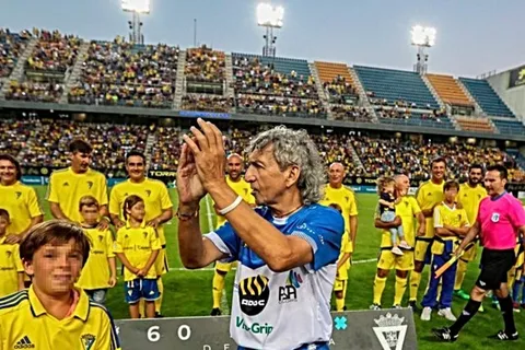 El gran gesto del Cádiz del Mágico González con niños talentos en El Salvador